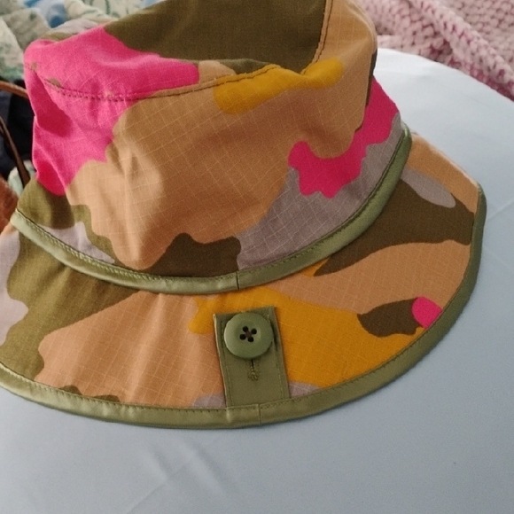 Unisex Maison Martin Margiela Pink and Green Bucket Hat - Picture 4 of 7
